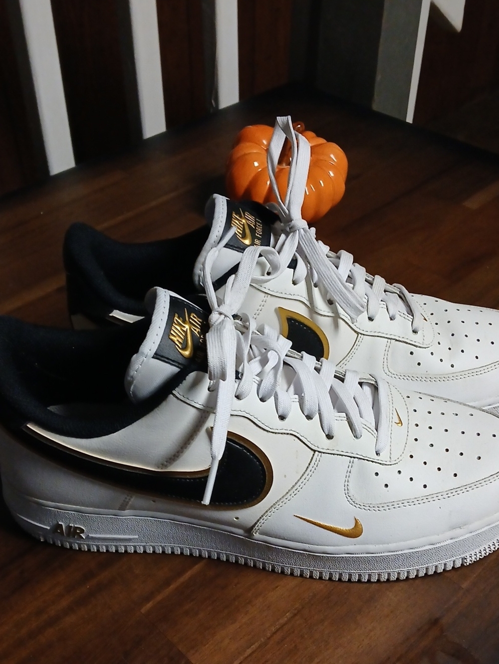 Like New. 10.5 Nike Men’s White, Black & Gold Low-Top Sneakers